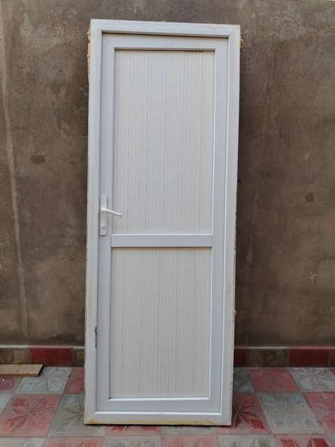 Plastik qapı