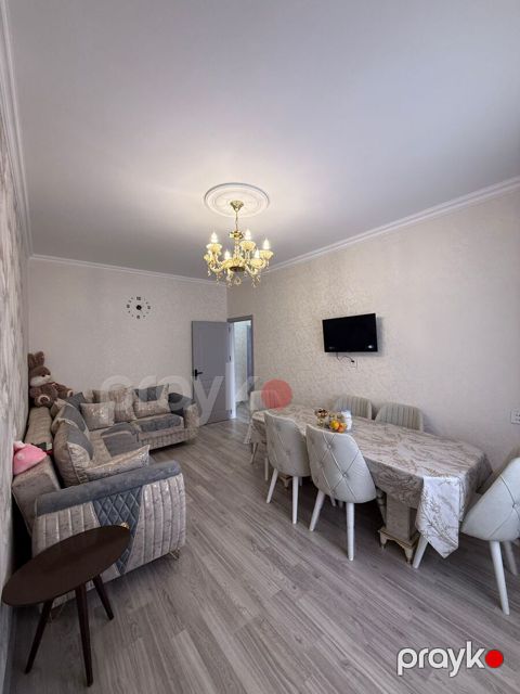 Satılır 4 otaqlı köhnə tikili 110 m²