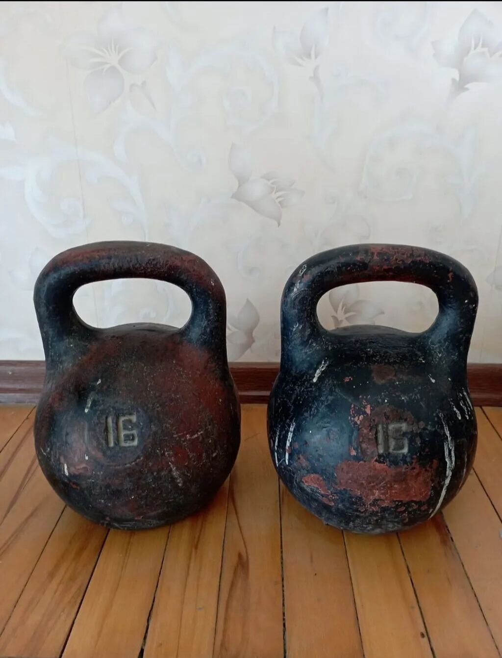 Məhsul: Dəmir kettlebell cütü - Çəki: hər biri 16 kq 20 azn 2edede