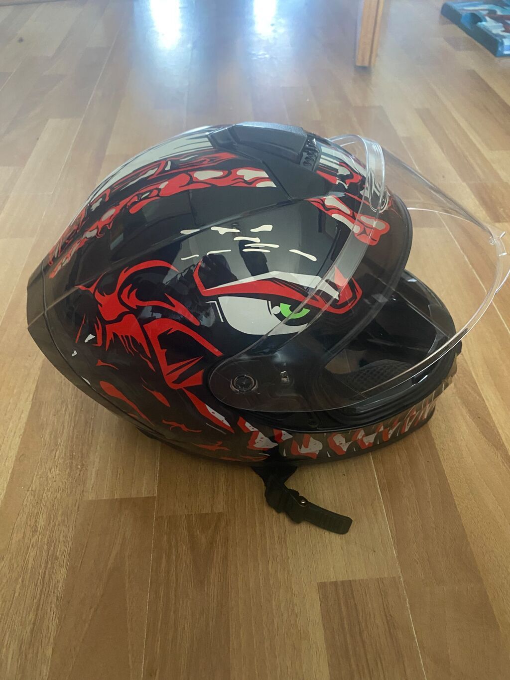 Motokask – tam üzlü (full-face) model, rəngarəng qrafika ilə - — Motosiklet geyimi, Bakı