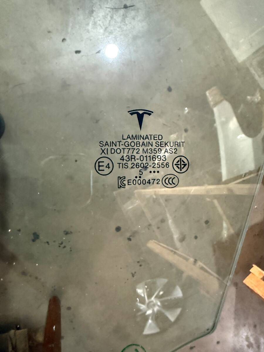 Tesla şüşəsi — Ehtiyat hissələri və aksesuarlar, Bakı (2)