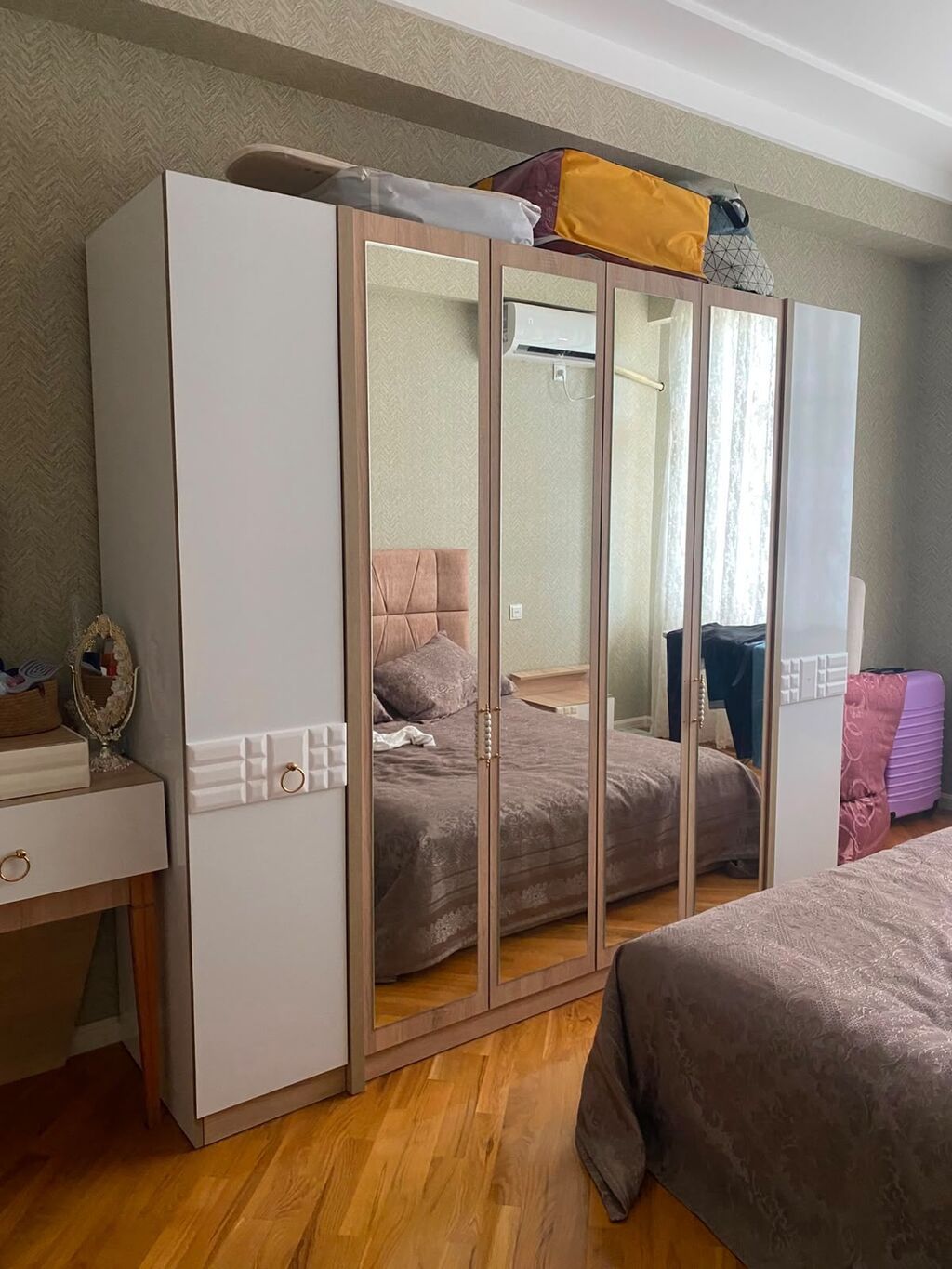 Aynalı dolab satılır — yaxşı vəziyyətdə