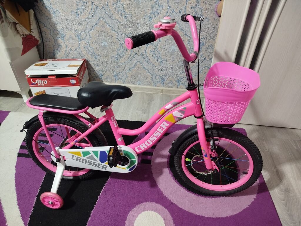 Uşaq üçün **Crosser** markalı velosiped. Parlaq **çəhrayı rəngdə**