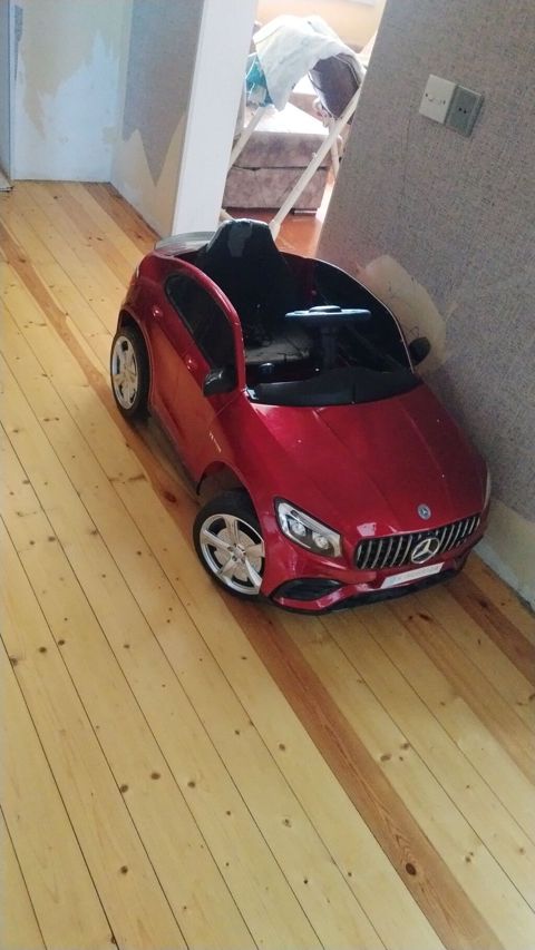 Uşaq üçün elektrikli minik avtomobili – Mercedes üslubunda, qırmızı — Bakı