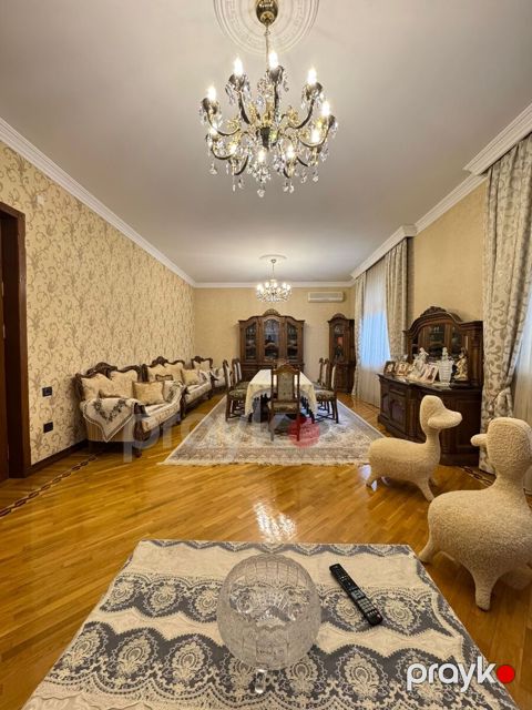 Satılır 6 otaqlı həyət evi/bağ evi 900 m²