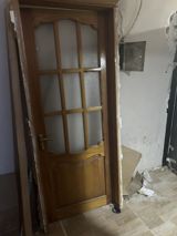 İşlənmiş taxta qapı satılır. Şüşəli modeldir, şüşələri bütövdür. Qapı — Товары