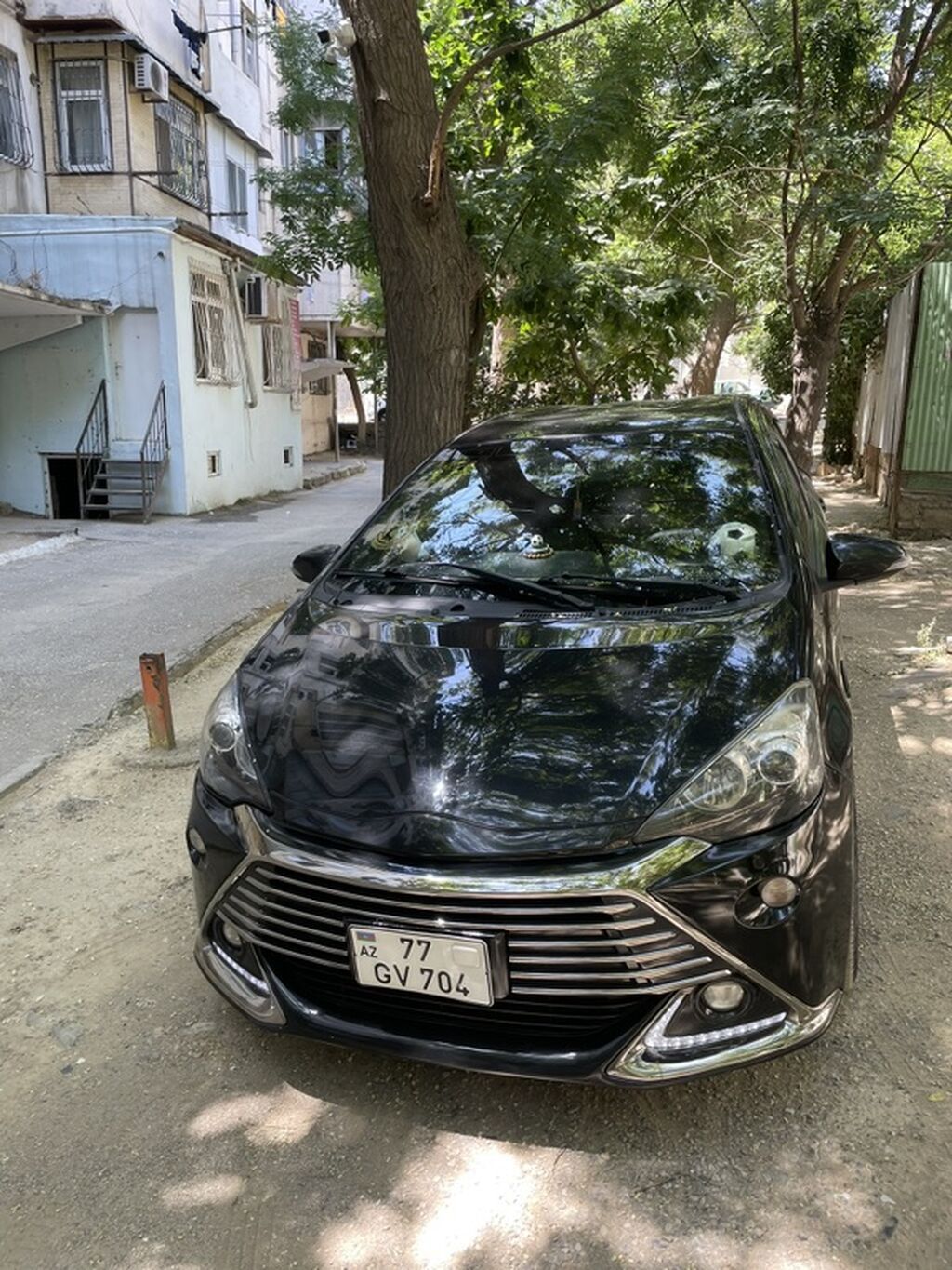 Toyota Aqua hibrid hetçbek - Korpus: 5 qapılı, qara rəng - Mühərrik — Avto, Bakı (2)