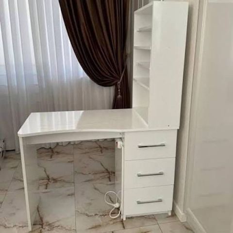Künc masa, Stulsuz, Polkalı, Siyirməli, MDF — Masazır