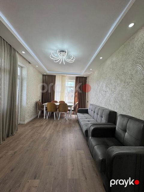 Satılır 2 otaqlı köhnə tikili 65 m²