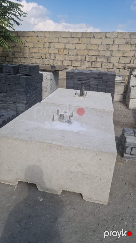 Beton daşlar bardyorlar — Bakı