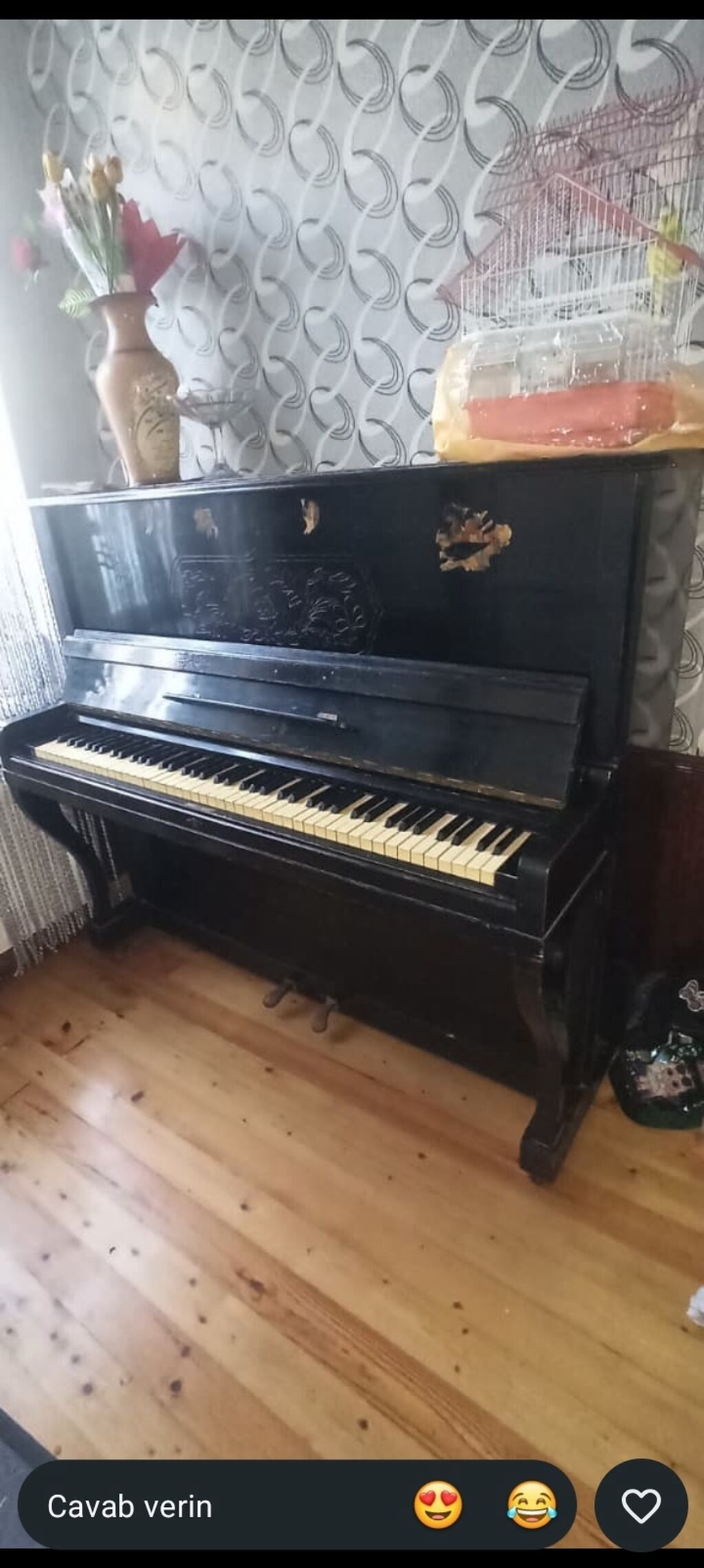 Upright piano – klassik dizaynlı, qara rəngdə korpus. - Tam ölçülü