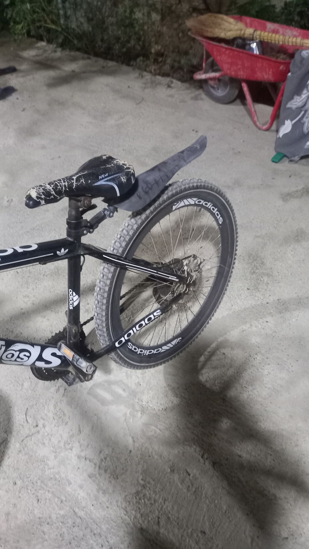 Velosiped – dağ tipli, 26" təkərli Xüsusiyyətlər: - Çərçivə — Dağ velosipedləri, Bakı