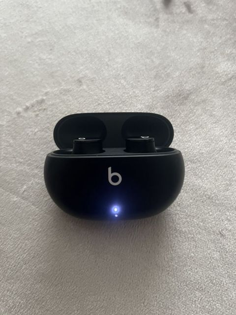 Beats Studio Buds simsiz qulaqlıq - Rəng: qara - Kompakt maqnitli