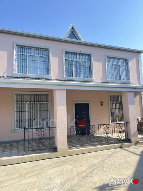 Satılır 5 otaqlı həyət evi/bağ evi 270 m²