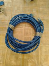 RJ45 şəbəkə kabeli. Mavi rəngli Ethernet/LAN kabelidir, hər iki — Hikmət Seyidov