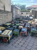 Benzinlə işləyən portativ generatorlar toplusu - Müxtəlif güc — Generatorlar