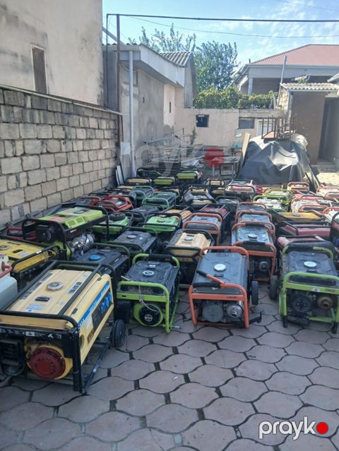 Benzinlə işləyən portativ generatorlar toplusu - Müxtəlif güc — Yardımlı