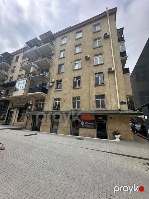 Satılır 3 otaqlı köhnə tikili 80 m²