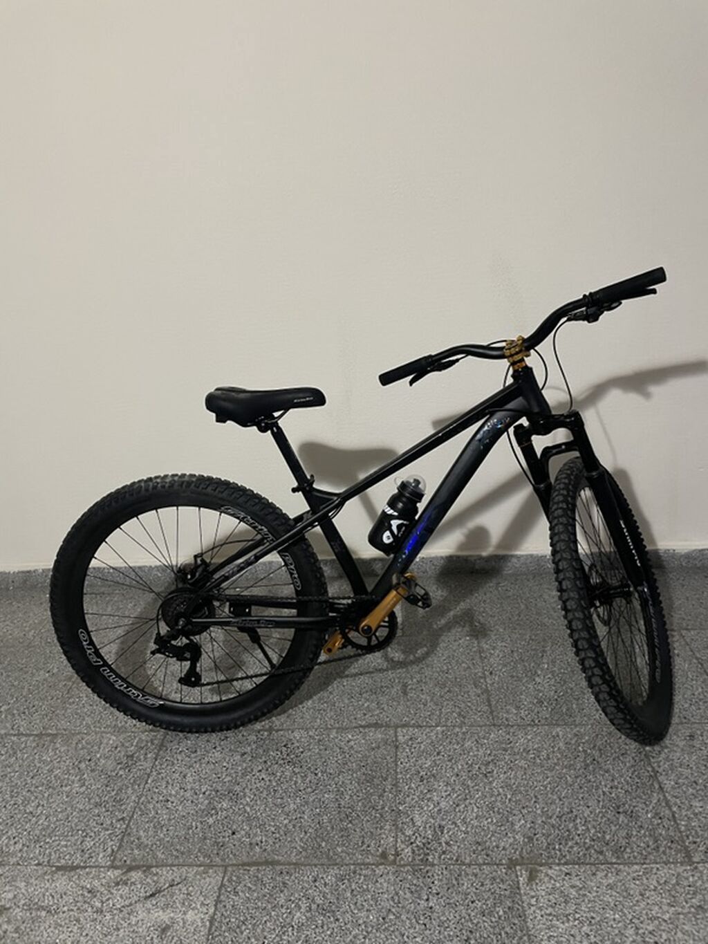 Dağ velosipedi – 27.5” təkərlər, dəmir gövdə, ön amortizatorlu - — Dağ velosipedləri, Bakı