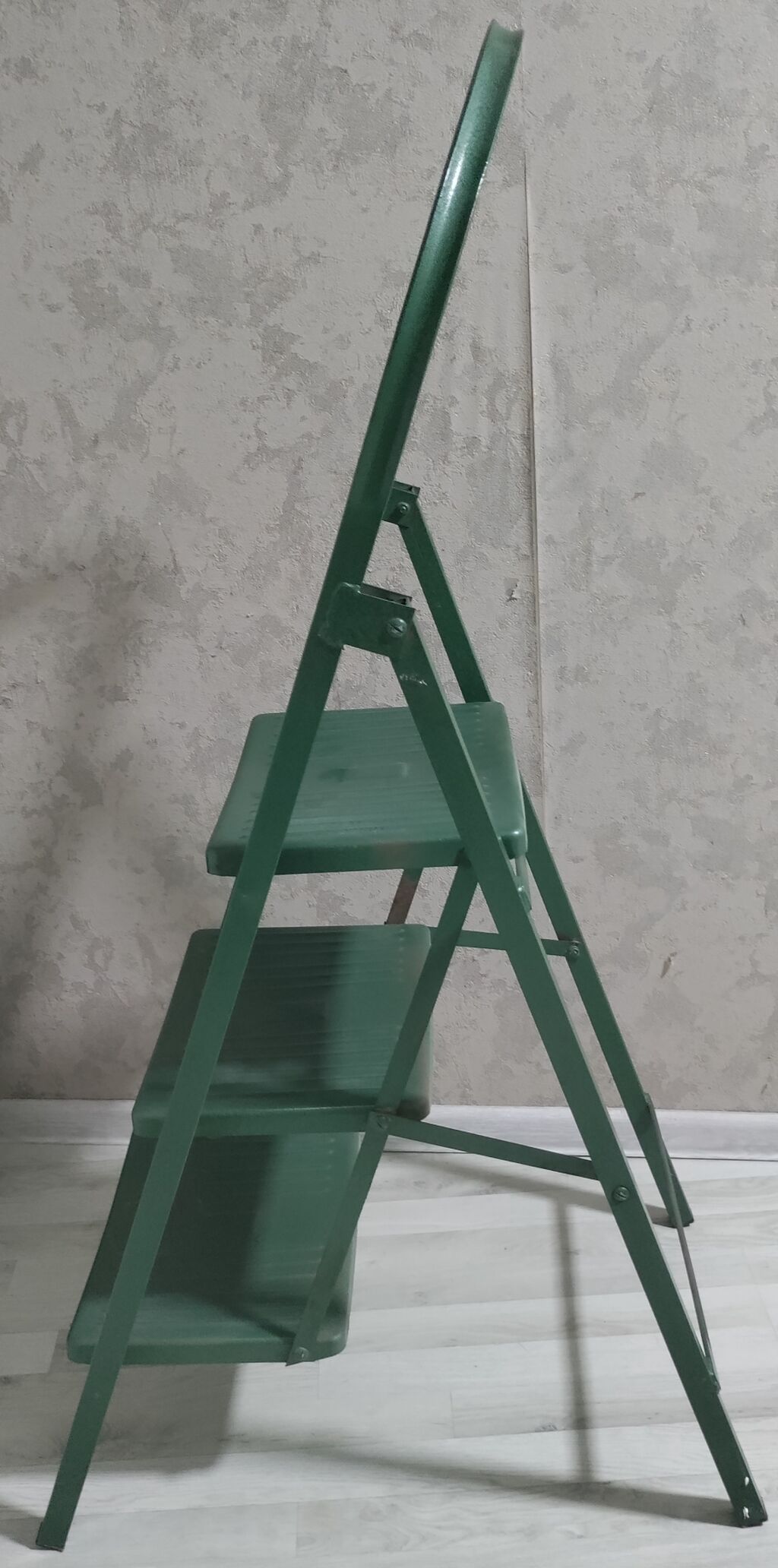 3 pilləli qatlanan nərdivan - Material: möhkəm metal karkas — Nərdivanlar, Bakı (2)