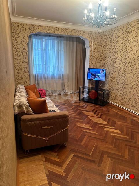İcarəyə verilir 3 otaqlı köhnə tikili 88 m²