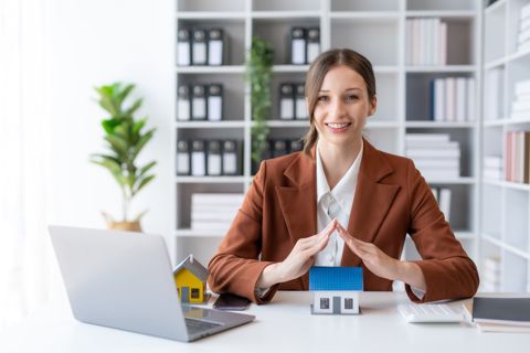 Daşınmaz əmlak agenti/ makler tələb olunur