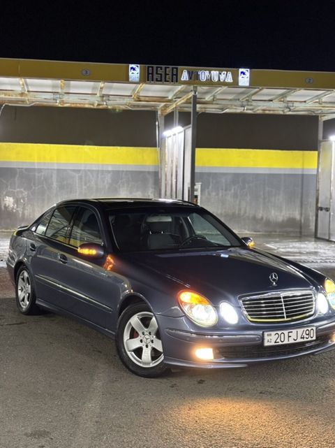 Mercedes-Benz E 200: 2 l | 2004 il Sedan