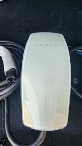 Tesla şarj aləti — Cars