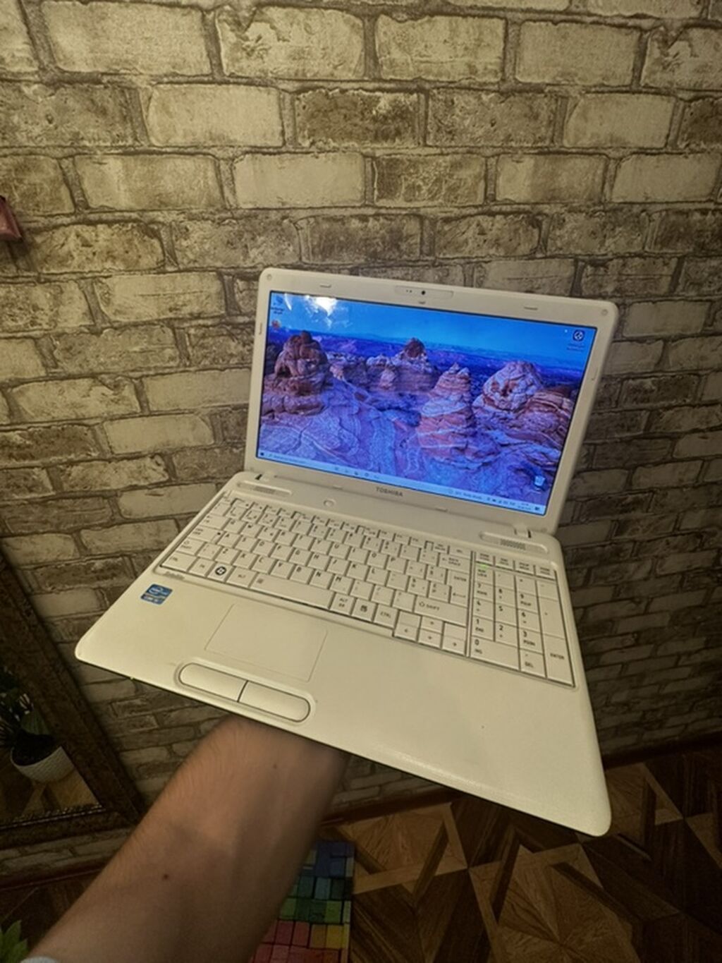 Toshiba Satellite C660 noutbuk - Prosessor: Intel Core i5-2410M, 2.30