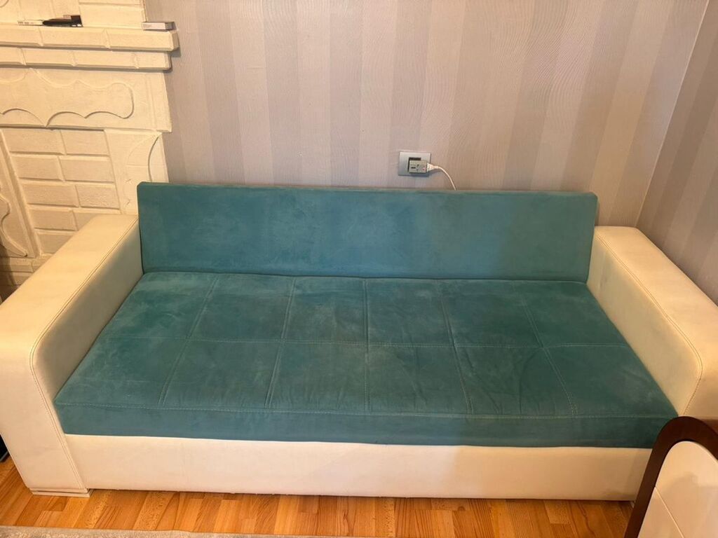 Rahat divan - ağ-krem gövdə, mavi-yaşıl oturacaq, saxlama sandığı