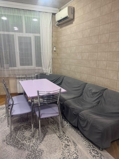Metbex Desti 4 stulla 120 AZN.divan üstünde verilecek.kojasinda Cat