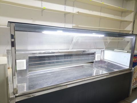 İşıqlı vitrin soyuducu satılır. Xüsusiyyətlər: - Uzunluq: 195 sm -