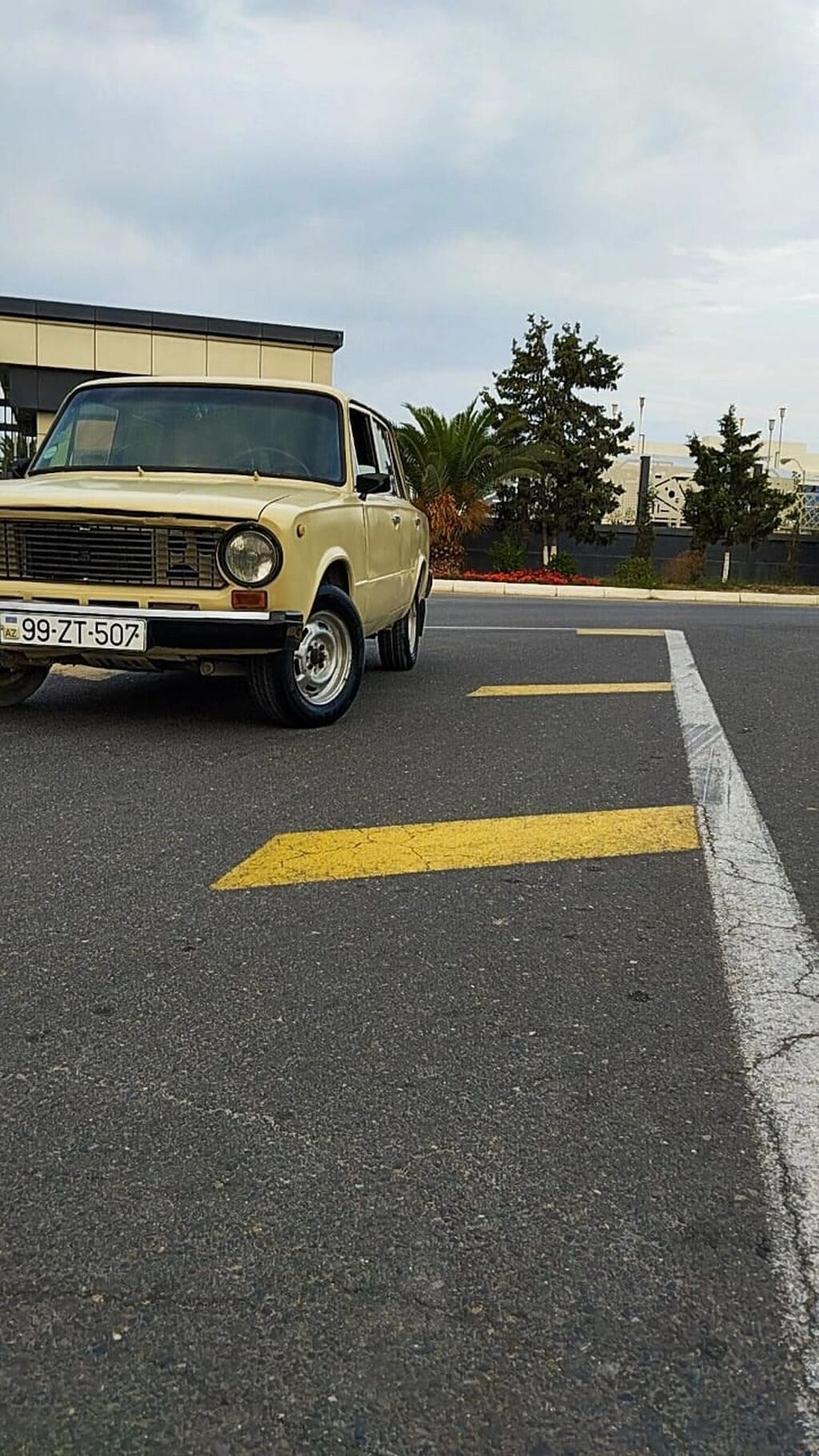 VAZ 2101 sedan - Kuzov: bej rəng, 4 qapı, xrom ön-arxa bamperlər — Avtomobillər, Digah (10)
