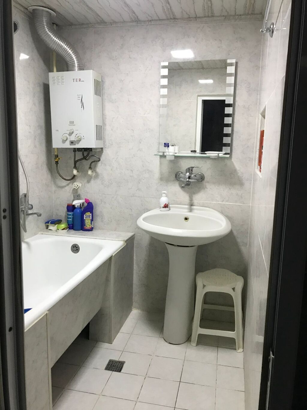 Xozeykalı mənzil işləyən xanımlara kirayə verilir. Ev şəkildə — Mebel, Bakı (10)