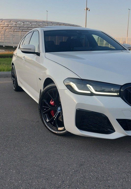 BMW 530e, 2.0 L, 12 kWh, 2023 il, 32 000 km — Avtomobillər, Bakı (4)