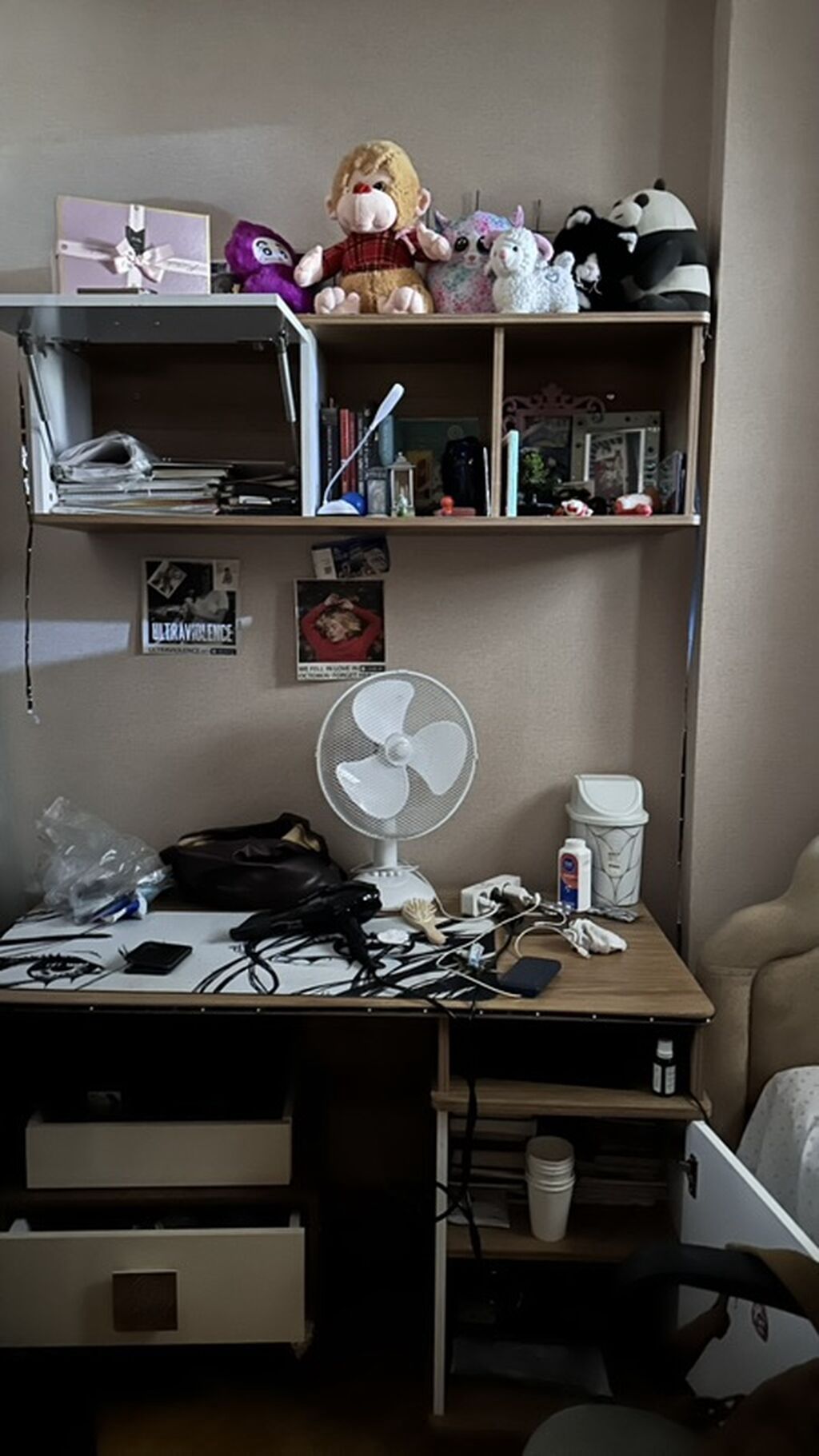 Komplekt iş masası satılır yaxşı vəziyyətdədir genişdir bölmələri var — Mebel, Masazır (2)