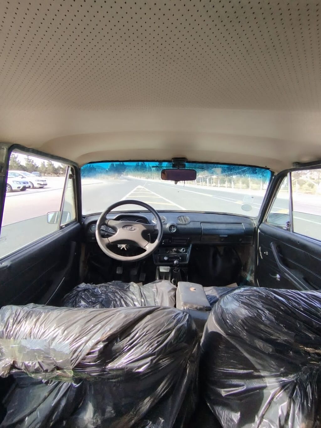VAZ 2101 sedan - Kuzov: bej rəng, 4 qapı, xrom ön-arxa bamperlər — Avtomobillər, Digah (4)