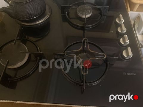 Bosch qaz plitəsi – şüşə-keramik səth, qara rəng. Xüsusiyyətlər: - 4