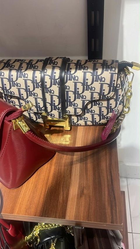 Eldedir. Mağaza baglanib 1 eded qalıb Dior çanta