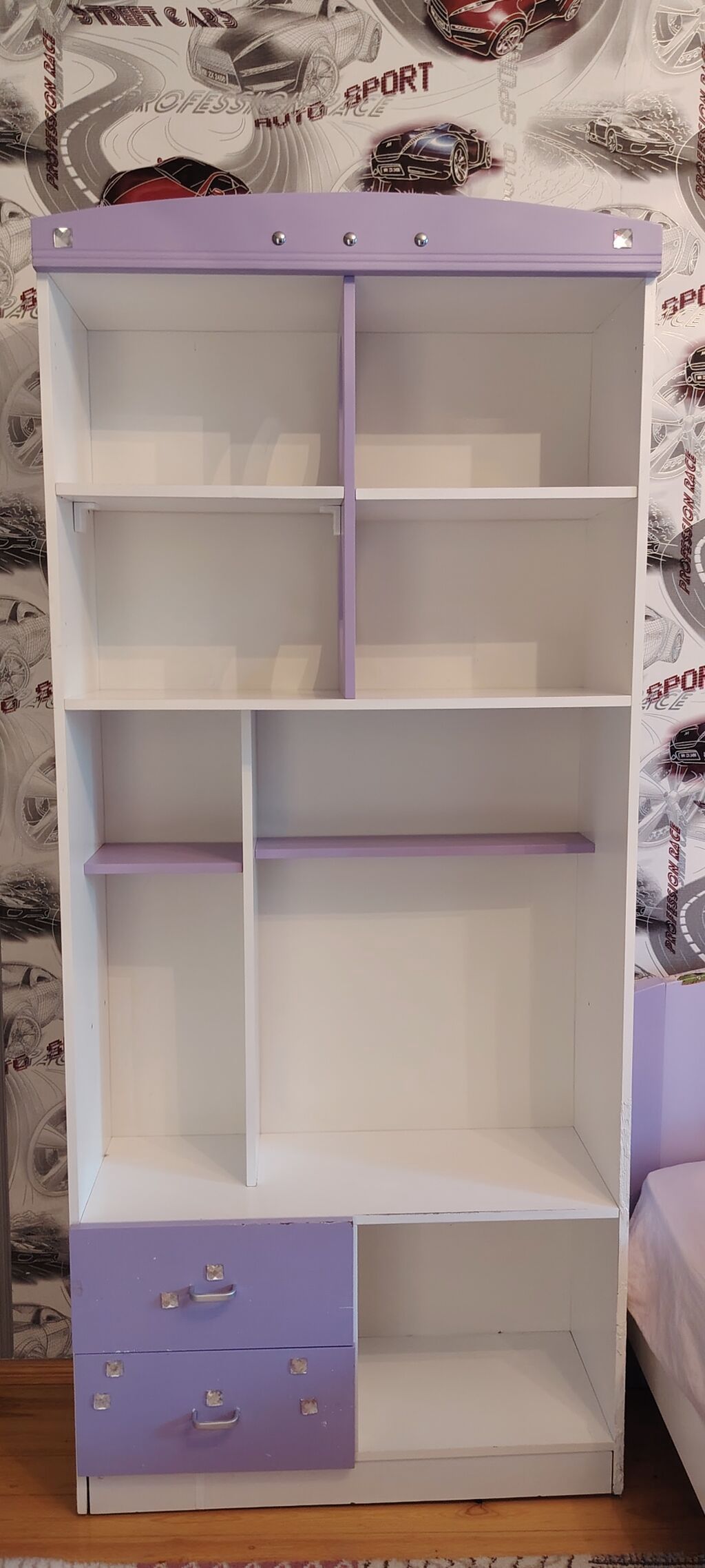 İşlənmiş, Kitab rəfi, Düz