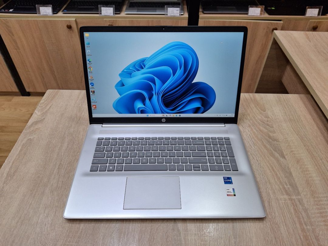HP 17.3 i7 1255U 16GB RAM 512GB SSD — Elektronika, Bakı