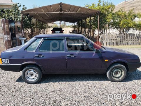 Lada sedan, bənövşəyi rəng. 4 qapılı kuzov, arxa ötürücü. Mexaniki — Saatlı