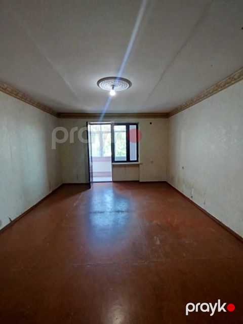 Satılır 2 otaqlı köhnə tikili 80 m²