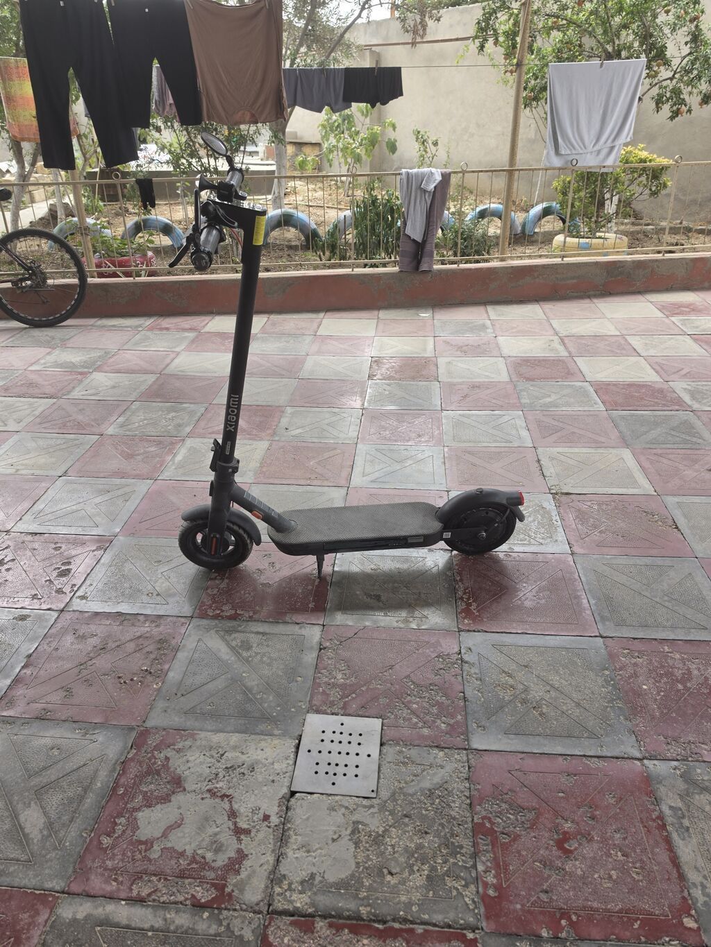 Elektrik skuter – şəhər içi səyahət üçün rahat və yığcam transport — Mallar, Bakı