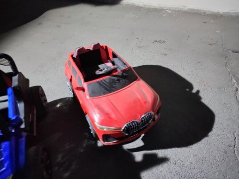 Uşaq üçün elektrikli minik maşını – qırmızı rəngdə - Korpus: SUV