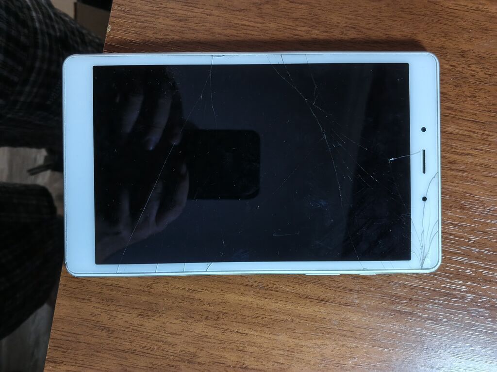Samsung planşet - Brend: Samsung - Korpus: metal arxa panel, boz rəng — Samsung, Bakı