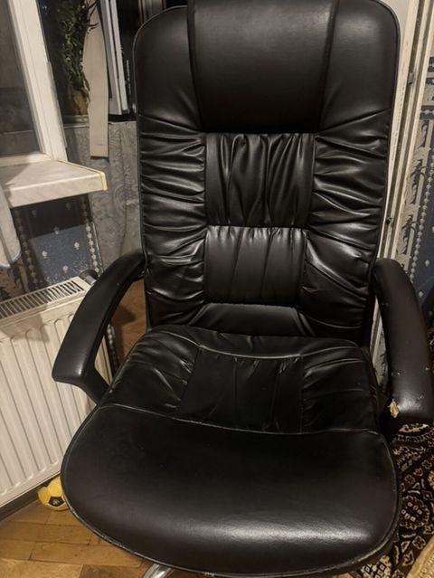 Ergonomik ofis kreslosu — yüksək arxalıq, ayarlanan hündürlük — Ofis mebeli
