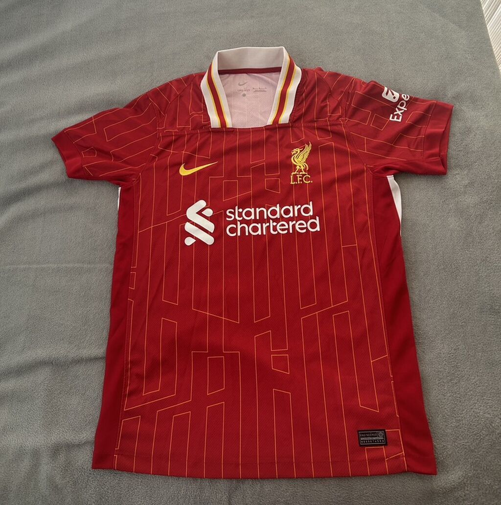 Liverpool FC home forması – Nike - Rəng: klassik qırmızı, incə qızılı