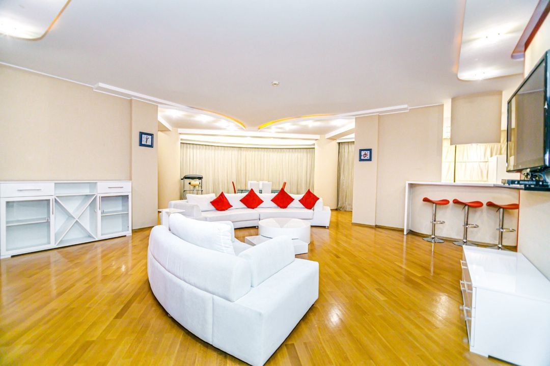 4-otaqlı yeni tikili kirayə verilir, 28 May m., 198 m² — Daşınmaz əmlak, Bakı (2)