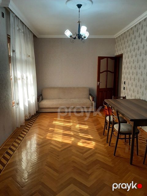 İcarəyə verilir 2 otaqlı köhnə tikili 75 m²